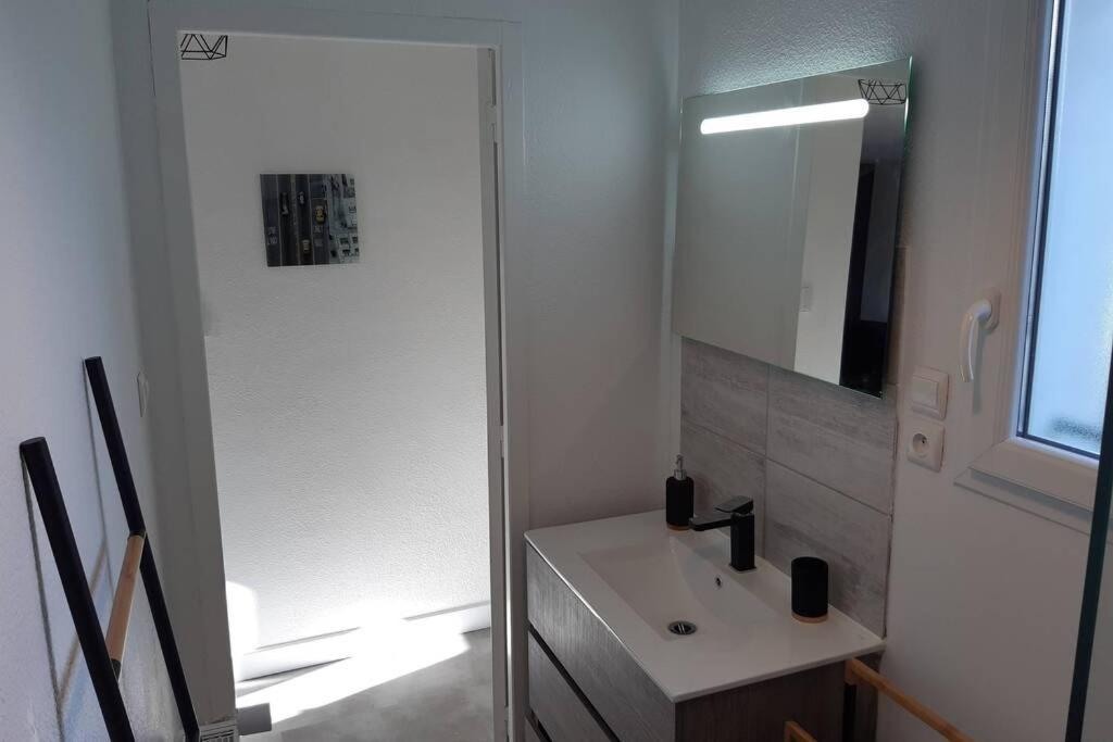 Appartement Renove Le New-York En Centre Ville - Terrasse Et Parking - Non Climatise La Roche-Chalais Екстер'єр фото