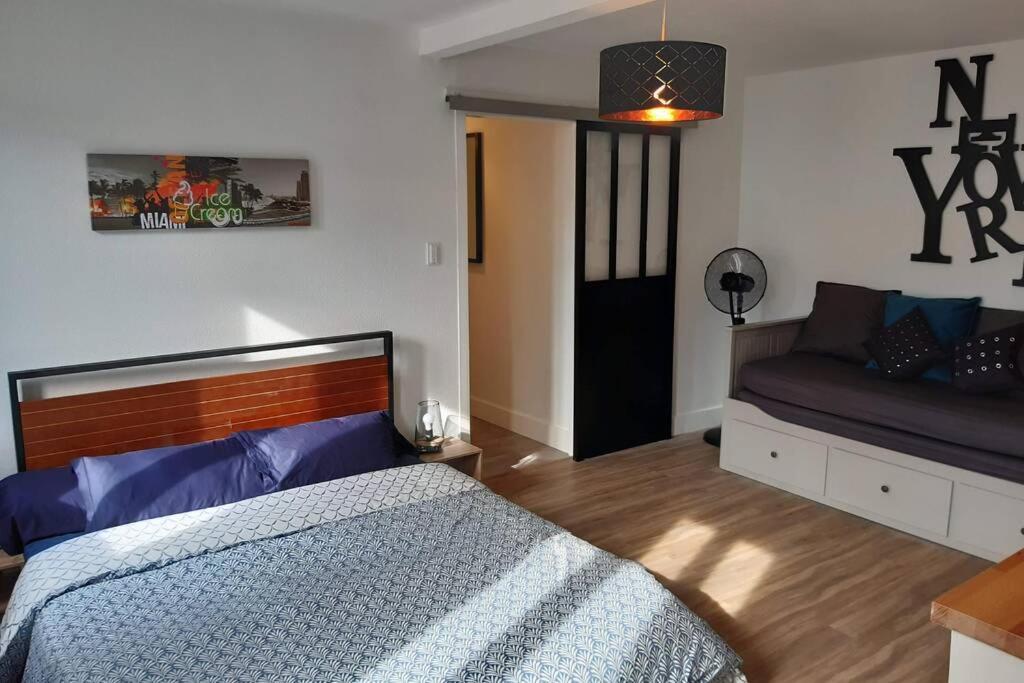Appartement Renove Le New-York En Centre Ville - Terrasse Et Parking - Non Climatise La Roche-Chalais Екстер'єр фото