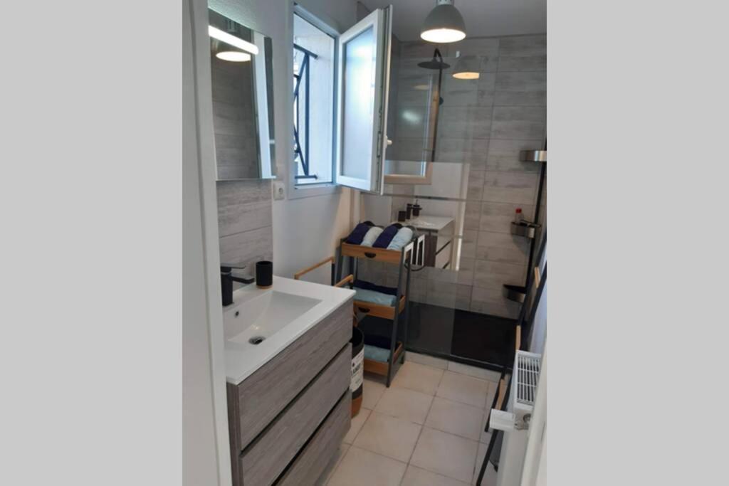 Appartement Renove Le New-York En Centre Ville - Terrasse Et Parking - Non Climatise La Roche-Chalais Екстер'єр фото