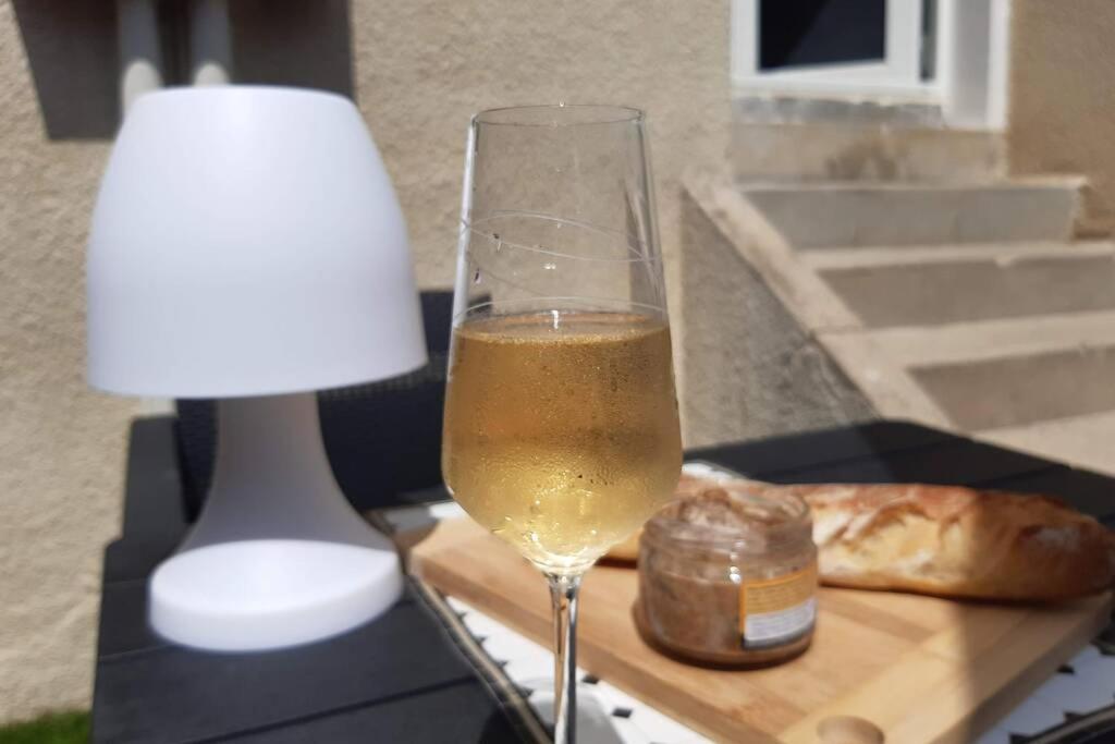 Appartement Renove Le New-York En Centre Ville - Terrasse Et Parking - Non Climatise La Roche-Chalais Екстер'єр фото